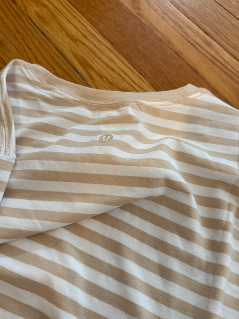 NWT Lululemon love Drew white beige stripe tuta tshirt subtle tan size 16 - Picture 5 of 5